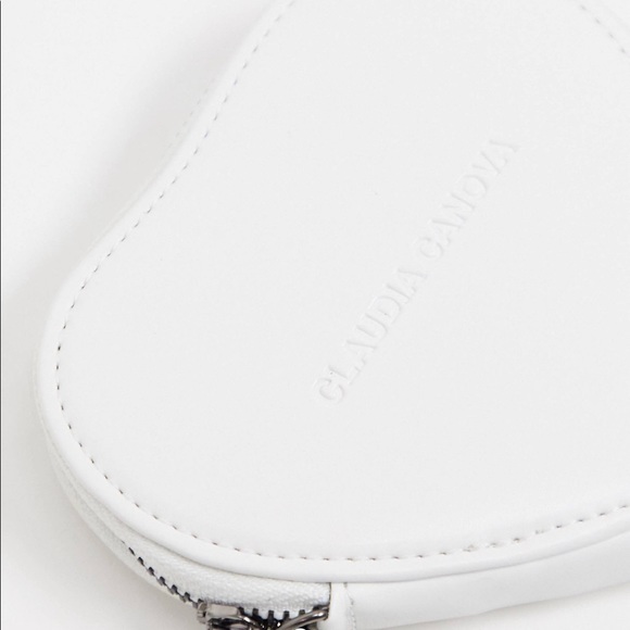 Heart Shaped Coin Purse in White - Picture 2 of 7